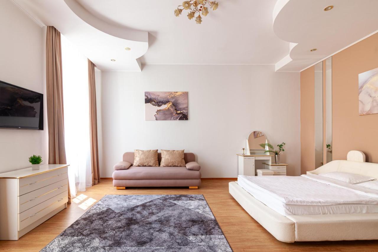 Leogrand Apartments Svobody 33 Львов Экстерьер фото